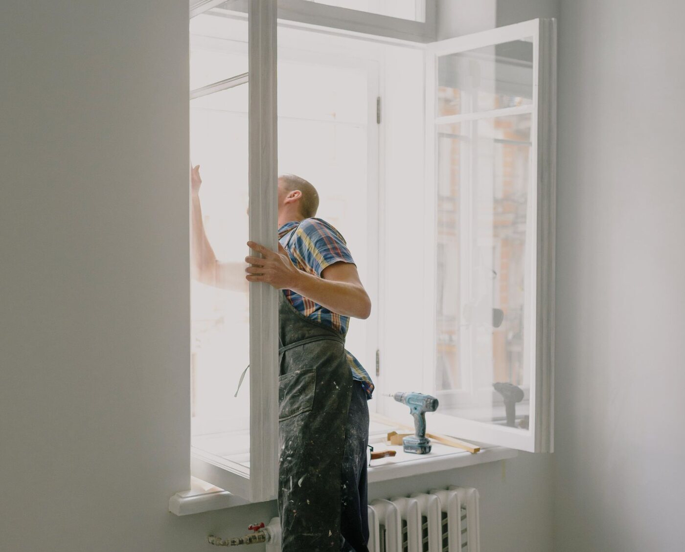 stock-window-installation-pexels-5691521.jpg