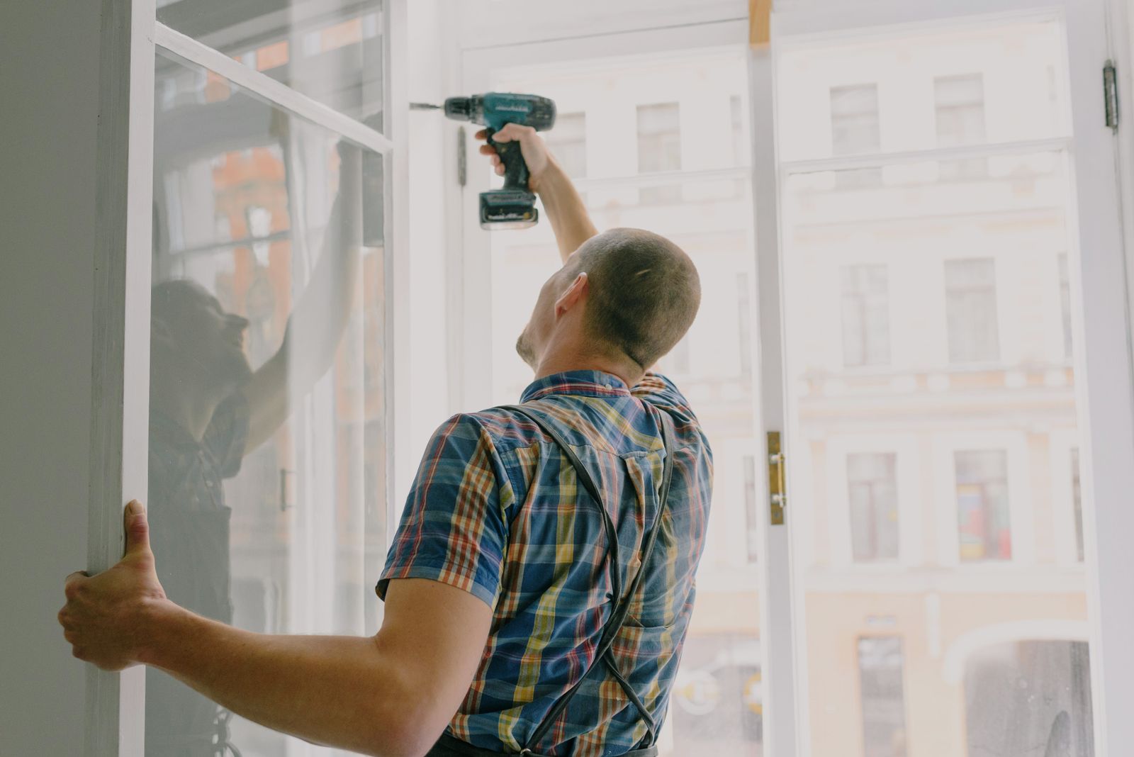 stock-window-installation-pexels-5691544.jpg