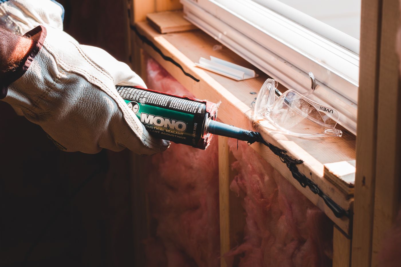 stock-window-sealant-pexels-6124242.jpg